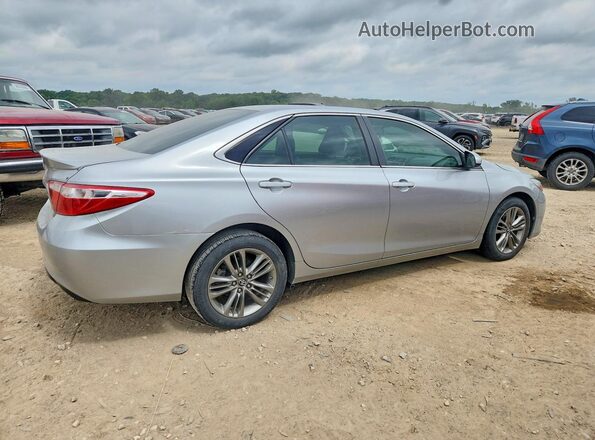 4T1BF1FK1HU790429 2017 TOYOTA CAMRY Silver Rear right