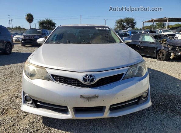 4T1BF1FK2EU756673 2014 TOYOTA CAMRY Silver Դիմացի տեսք