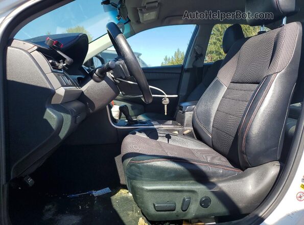 4T1BF1FK2GU137459 2016 TOYOTA CAMRY White წინა სალონის ხედი
