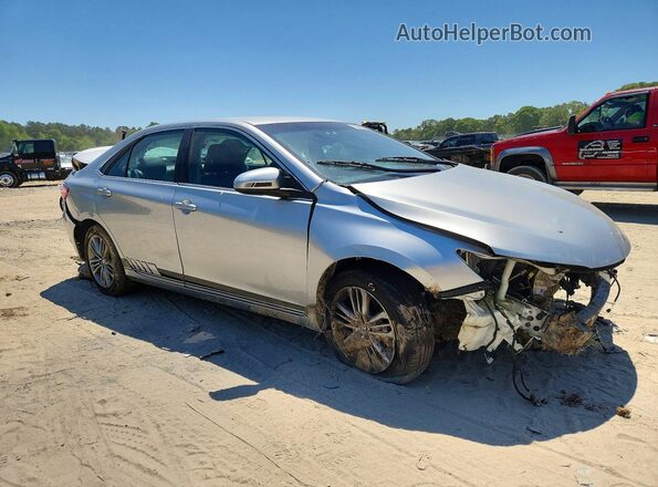 4T1BF1FK2GU591663 2016 TOYOTA CAMRY Серебряный Передняя правая четверть