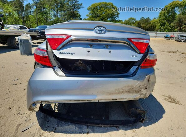 4T1BF1FK2GU591663 2016 TOYOTA CAMRY Серебряный Вид сзади