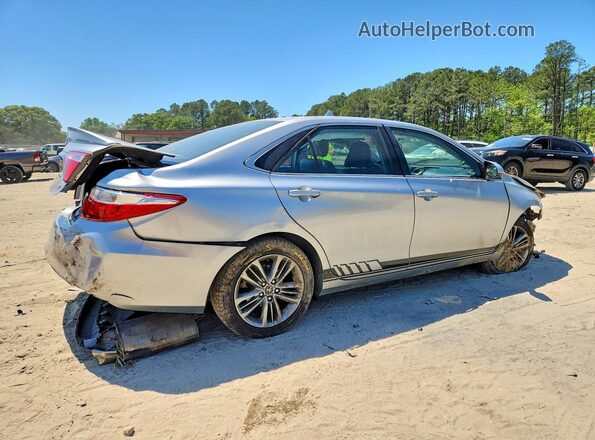4T1BF1FK2GU591663 2016 TOYOTA CAMRY Серебряный Задняя правая четверть