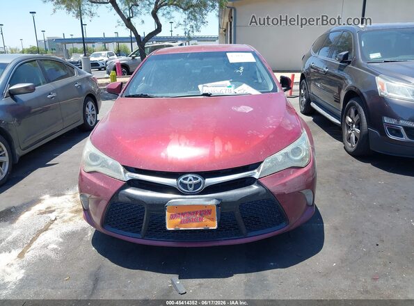 4T1BF1FK2GU595177 2016 TOYOTA CAMRY Red Widok wnętrza z tyłu