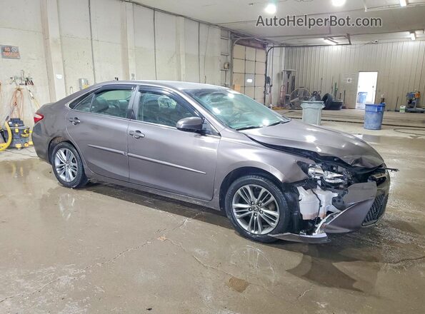 4T1BF1FK2HU366273 2017 TOYOTA CAMRY Gray Przód prawy