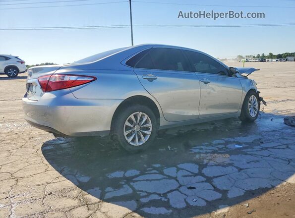 4T1BF1FK2HU616904 2017 TOYOTA CAMRY Silver Trasero derecho