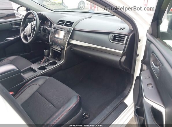 4T1BF1FK3GU133730 2016 TOYOTA CAMRY White Front interior view