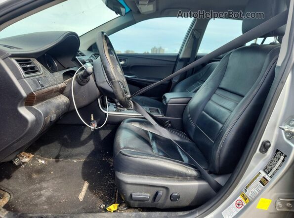 4T1BF1FK3GU140791 2016 TOYOTA CAMRY Silver Вид салону спереду
