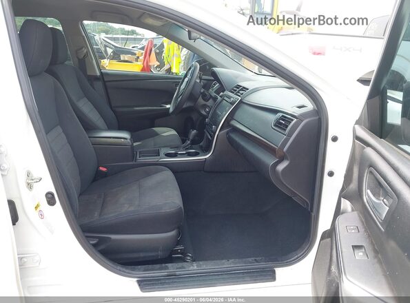 4T1BF1FK3GU219863 2016 TOYOTA CAMRY White Front interior view
