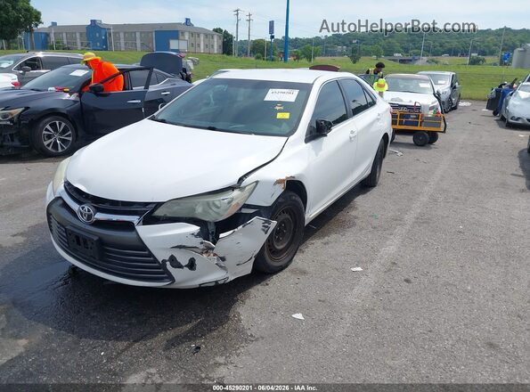 4T1BF1FK3GU219863 2016 TOYOTA CAMRY White Front left