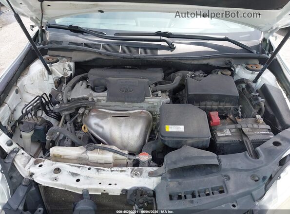 4T1BF1FK3GU219863 2016 TOYOTA CAMRY White Rear view