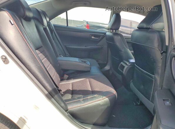 4T1BF1FK3GU230863 2016 TOYOTA CAMRY White Rear seats view