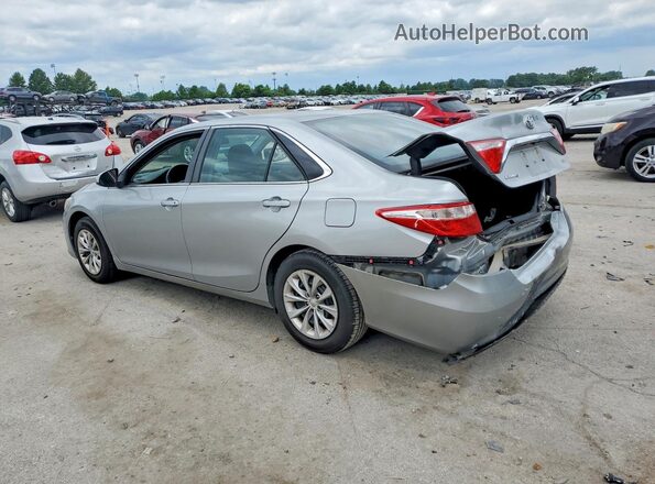 4T1BF1FK3HU620119 2017 TOYOTA CAMRY Silver Tył lewy