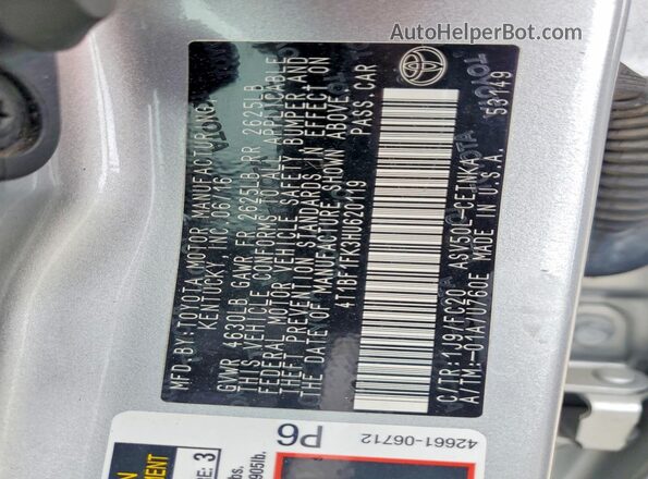 4T1BF1FK3HU620119 2017 TOYOTA CAMRY Silver Widok komory silnika