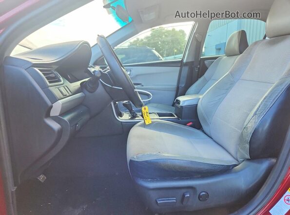 4T1BF1FK3HU641875 2017 TOYOTA CAMRY Бордовый Вид салона спереди