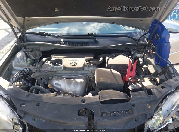 4T1BF1FK3HU671829 2017 TOYOTA CAMRY Silver Widok z tyłu