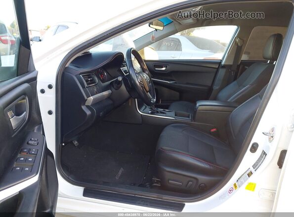 4T1BF1FK4GU234064 2016 TOYOTA CAMRY White Front interior view