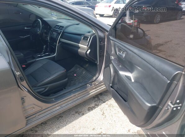 4T1BF1FK4GU552492 2016 TOYOTA CAMRY Gray Widok wnętrza z przodu