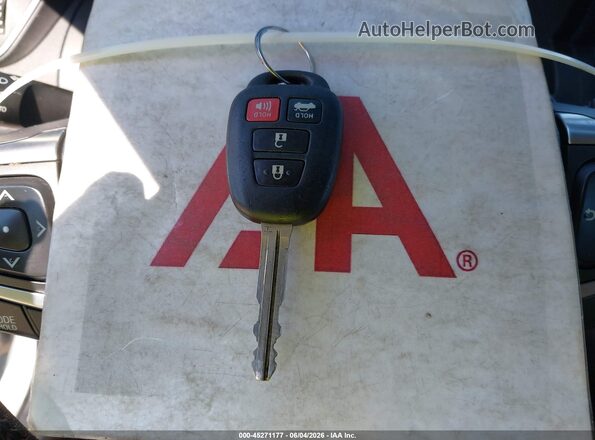 4T1BF1FK4HU351290 2017 TOYOTA CAMRY Серебряный Вид панели приборов
