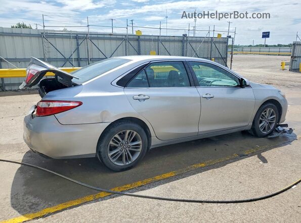 4T1BF1FK4HU414677 2017 TOYOTA CAMRY Silver Հետևի աջ