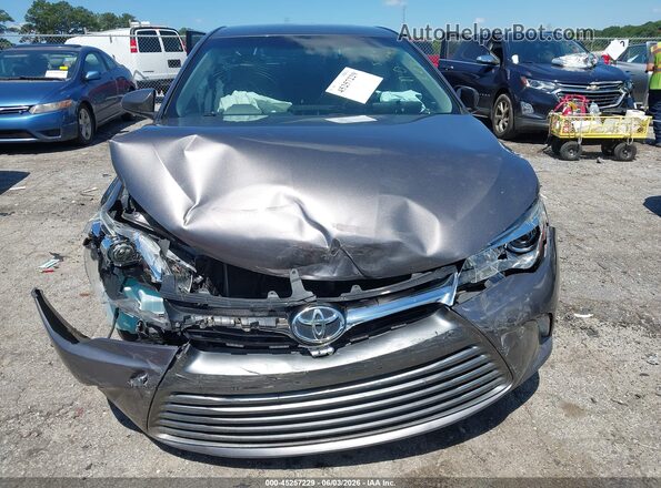 4T1BF1FK4HU448375 2017 TOYOTA CAMRY Gray Front view