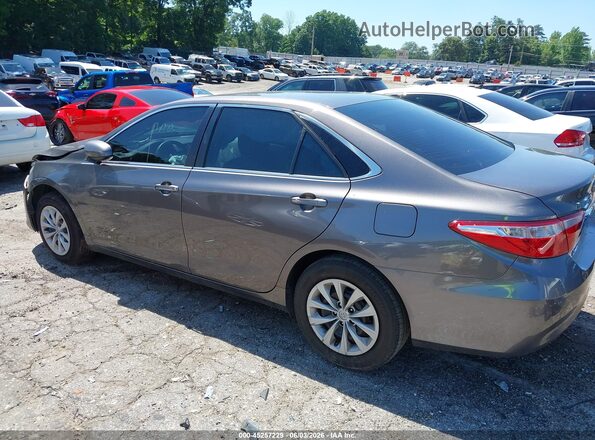 4T1BF1FK4HU448375 2017 TOYOTA CAMRY Gray Rear left