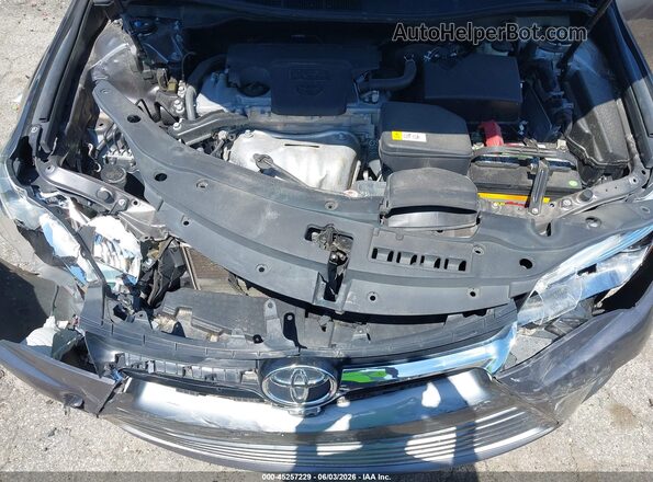 4T1BF1FK4HU448375 2017 TOYOTA CAMRY Gray Rear view