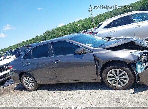 4T1BF1FK4HU448375 2017 TOYOTA CAMRY Gray Rear interior view