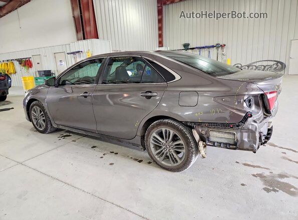 4T1BF1FK4HU641982 2017 TOYOTA CAMRY Gray Trasero izquierdo