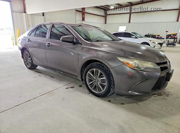 4T1BF1FK4HU641982 2017 TOYOTA CAMRY Gray Delantero derecho