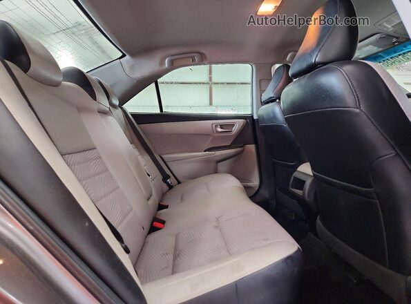 4T1BF1FK4HU641982 2017 TOYOTA CAMRY Gray Vista de los asientos traseros