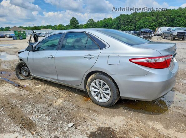 4T1BF1FK4HU698747 2017 TOYOTA CAMRY Silver Rear left