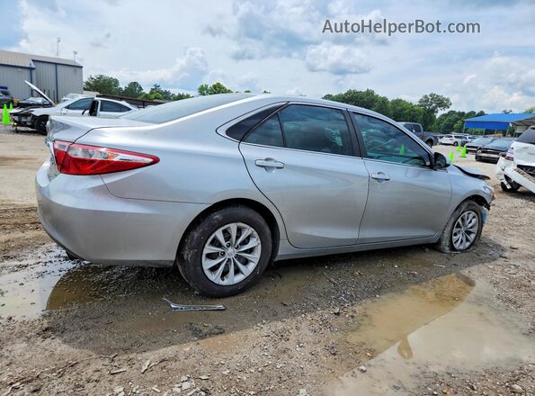 4T1BF1FK4HU698747 2017 TOYOTA CAMRY Silver Rear right
