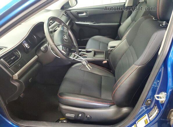 4T1BF1FK4HU758252 2017 TOYOTA CAMRY Blue წინა სალონის ხედი