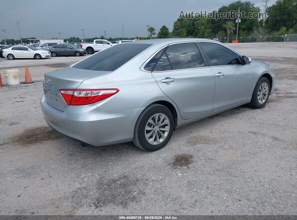 4T1BF1FK5GU141375 2016 TOYOTA CAMRY Silver Задня права чверть