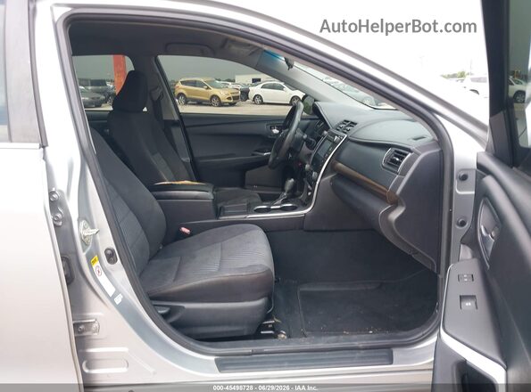 4T1BF1FK5GU141375 2016 TOYOTA CAMRY Silver Вид салону спереду
