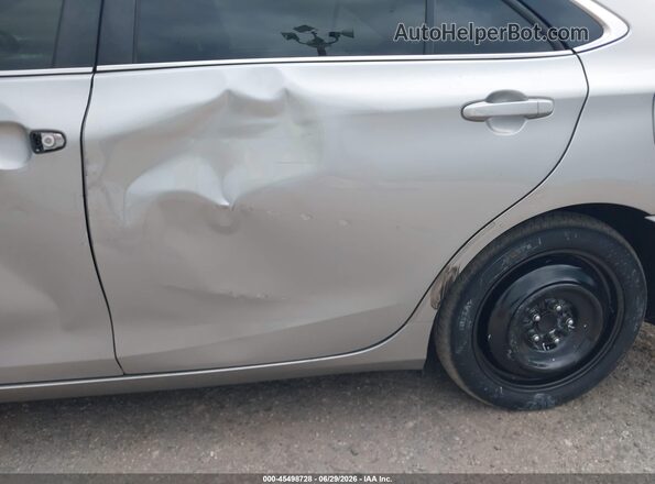 4T1BF1FK5GU141375 2016 TOYOTA CAMRY Silver 