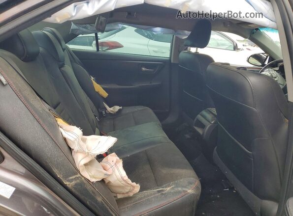 4T1BF1FK5GU162209 2016 TOYOTA CAMRY Gray Rear seats view