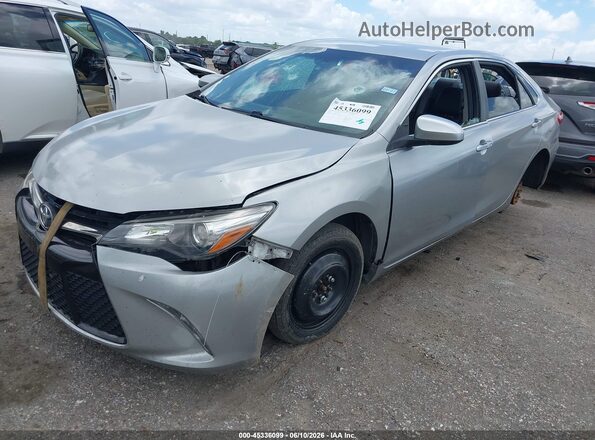 4T1BF1FK5GU175221 2016 TOYOTA CAMRY Silver Առջևի ձախ երեք քառորդ տեսարան