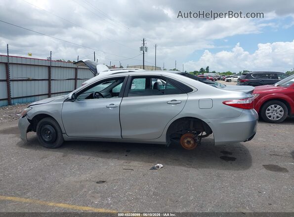 4T1BF1FK5GU175221 2016 TOYOTA CAMRY Silver Սալոնի 360 աստիճան տեսք