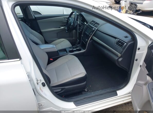 4T1BF1FK5GU554459 2016 TOYOTA CAMRY White Вид салону спереду