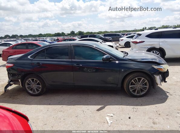 4T1BF1FK6HU315939 2017 TOYOTA CAMRY Blue Widok wnętrza z tyłu