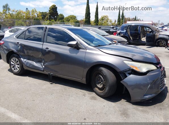 4T1BF1FK6HU423736 2017 TOYOTA CAMRY Gray Вид спереду