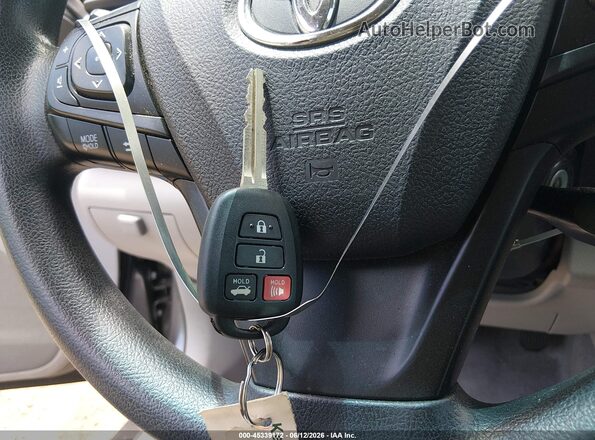 4T1BF1FK6HU738147 2017 TOYOTA CAMRY Gray Dashboard view