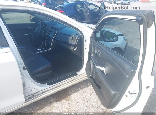 4T1BF1FK7GU164558 2016 TOYOTA CAMRY White Front interior view