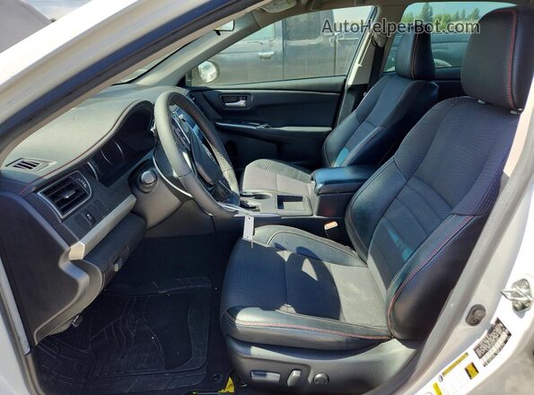 4T1BF1FK7HU414432 2017 TOYOTA CAMRY White Front interior view