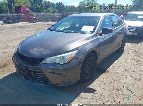 4T1BF1FK8HU619919 2017 TOYOTA CAMRY Gray Vista tres cuartos delantera izquierda