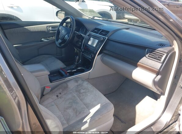 4T1BF1FK8HU619919 2017 TOYOTA CAMRY Gray Vista interior delantera