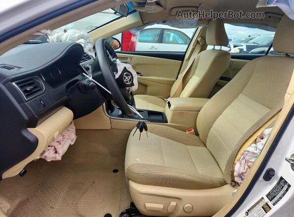 4T1BF1FK8HU773370 2017 TOYOTA CAMRY White Vista interior delantera