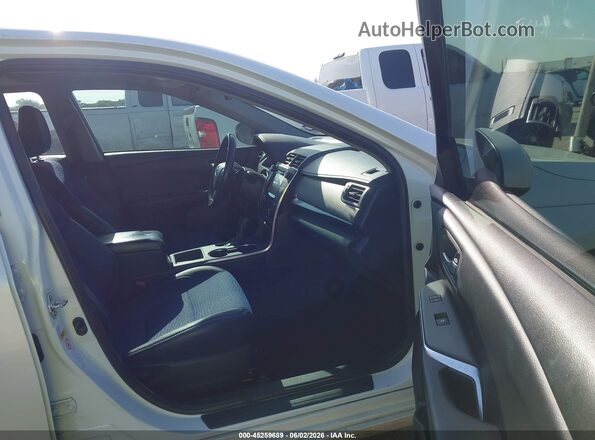 4T1BF1FK9GU184147 2016 TOYOTA CAMRY White Front interior view