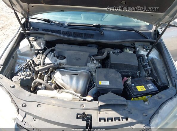 4T1BF1FK9GU549913 2016 TOYOTA CAMRY Silver Вид ззаду